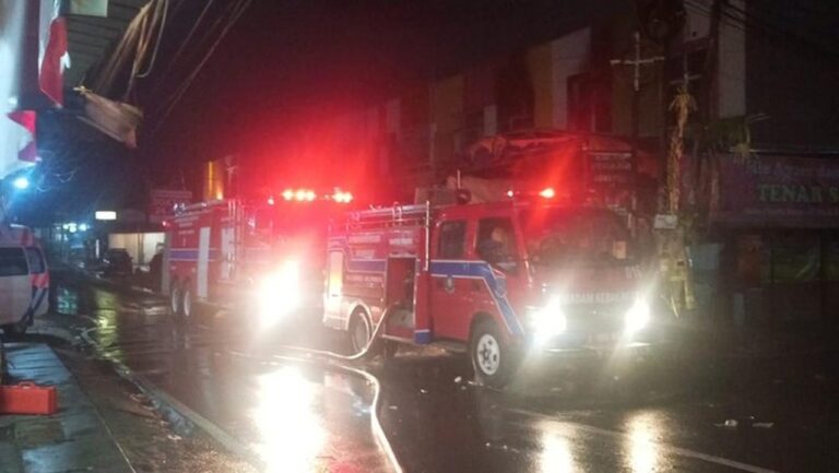 Kebakaran Ruko Tekstil Tangsel Padam, 150 Petugas Damkar Berjibaku Semalaman