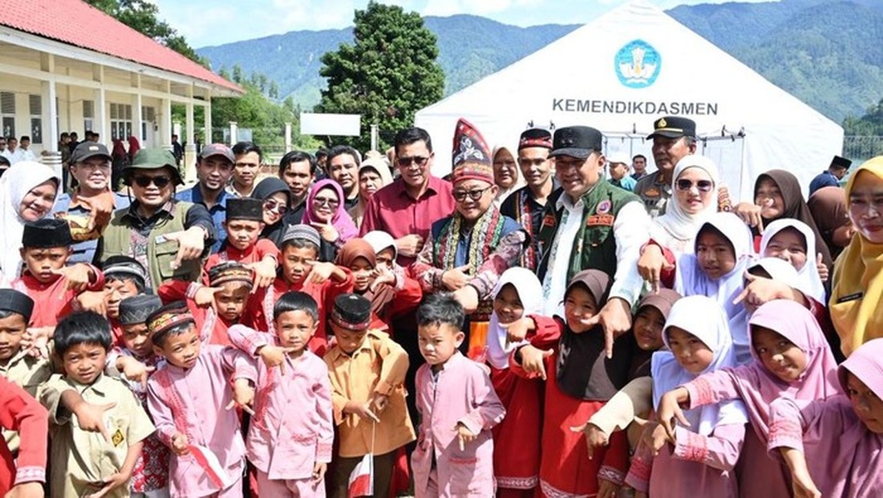 Mendikdasmen Resmikan 76 Sekolah Baru Pascabencana, Pulihkan Layanan Pendidikan di Aceh Mendikdasmen Resmikan 76 Sekolah Baru Pascabencana, Pulihkan Layanan Pendidikan di Aceh