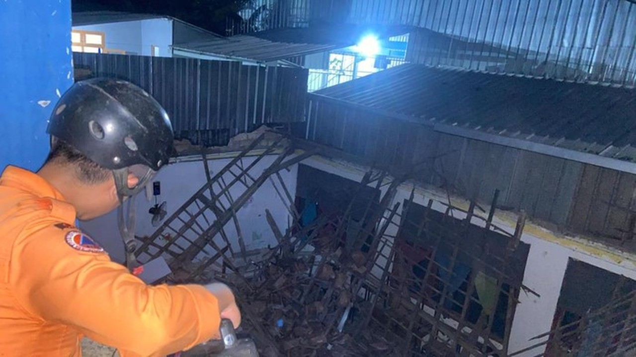 Atap Ruang Kelas MI di Gunung Putri Bogor Ambruk, Diduga Akibat Bangunan Rapuh