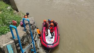 Pencarian Pekerja Jembatan Jatuh ke Sungai Cisadane Diperluas Hingga 5 Km