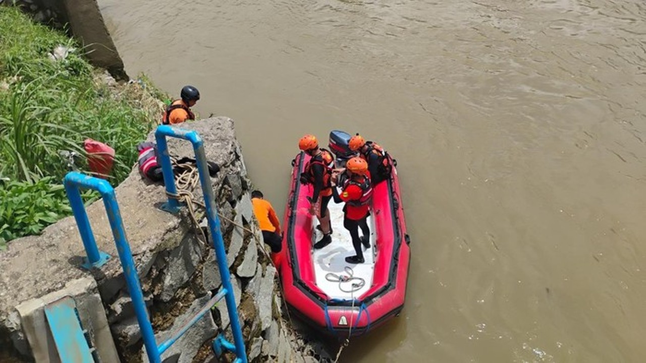 Pencarian Pekerja Jembatan Jatuh ke Sungai Cisadane Diperluas Hingga 5 Km