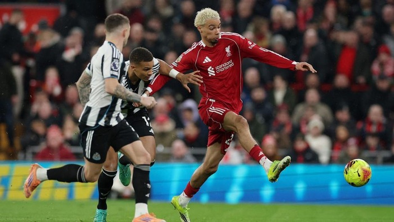 Rooney: Performa Ekitike Bisa Bikin Isak Khawatir Saat Pulih dari Cedera Rooney: Performa Ekitike Bisa Bikin Isak Khawatir Saat Pulih dari Cedera