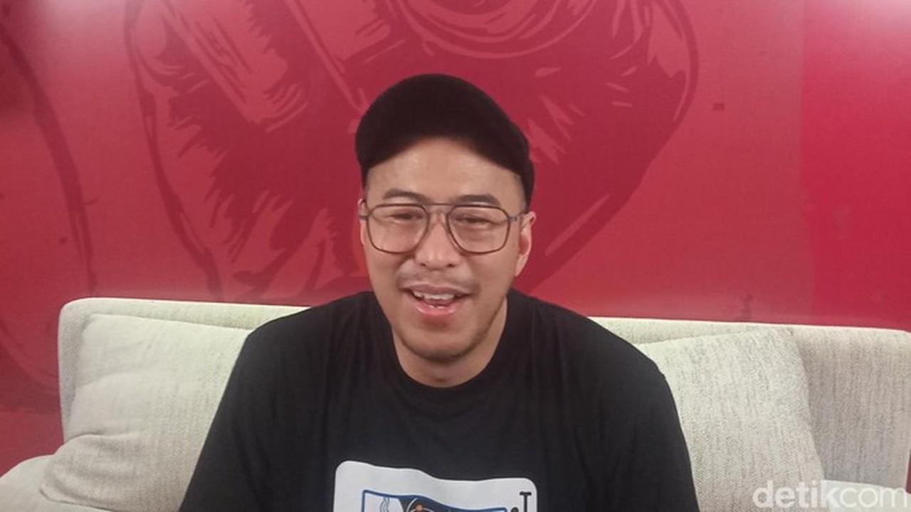 Pandji Pragiwaksono Akui Belum Berkomunikasi dengan Raffi Ahmad Terkait ‘Mens Rea’ Pandji Pragiwaksono Akui Belum Berkomunikasi dengan Raffi Ahmad Terkait ‘Mens Rea’