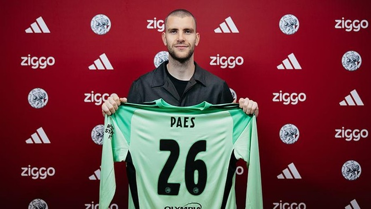 Maarten Paes Resmi Berseragam Ajax Amsterdam, Teken Kontrak Jangka Panjang Hingga 2029