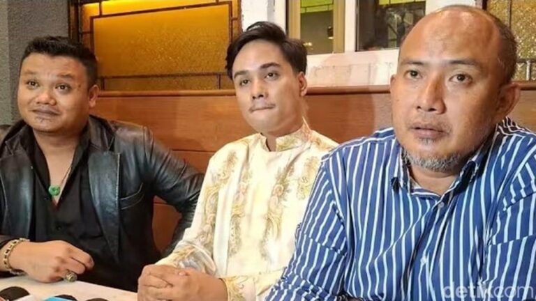 Ressa Rizky Mohon Netizen Tak Boikot Denada, Akui ‘Kamu Anakku’ Jadi Permintaan Utama Ressa Rizky Mohon Netizen Tak Boikot Denada, Akui ‘Kamu Anakku’ Jadi Permintaan Utama
