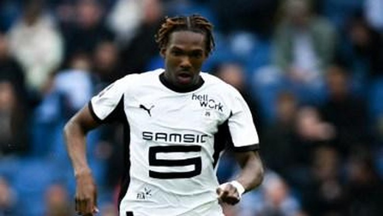 Jeremy Jacquet ke Liverpool: Bek Muda Rp 1,3 T, Potensi Sehebat Van Dijk?