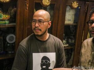 Pandji Pragiwaksono Tegaskan Tetap Komentari Isu Sosial-Politik Meski Ganti Judul Stand-Up