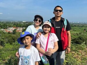 Aden Bajaj Ungkap Perbedaan Mencolok Ketiga Anaknya: Putri Hobi Tampil, Putra ‘Alergi’ Kamera