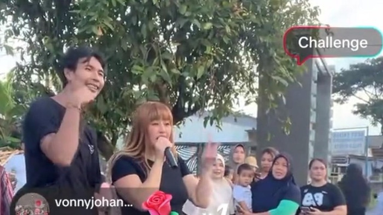 Pinkan Mambo Ngamen di Jalanan Bawa Kardus, Klaim Bisnis Donat ‘Ibu’ dari Segala Usaha