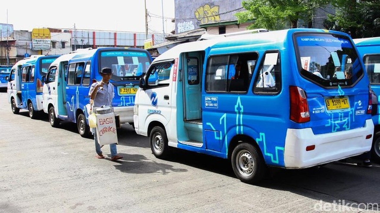 Aksi Heroik Sopir Jaklingko Serempet Jambret di Jaktim, Pelaku Dihajar Warga Aksi Heroik Sopir Jaklingko Serempet Jambret di Jaktim, Pelaku Dihajar Warga
