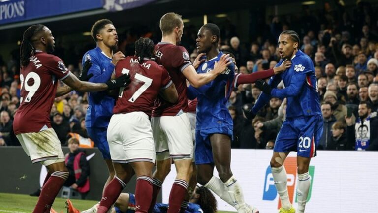Drama Chelsea vs West Ham: Traore Ngamuk, Todibo Kartu Merah, Palmer Ditampar Drama Chelsea vs West Ham: Traore Ngamuk, Todibo Kartu Merah, Palmer Ditampar