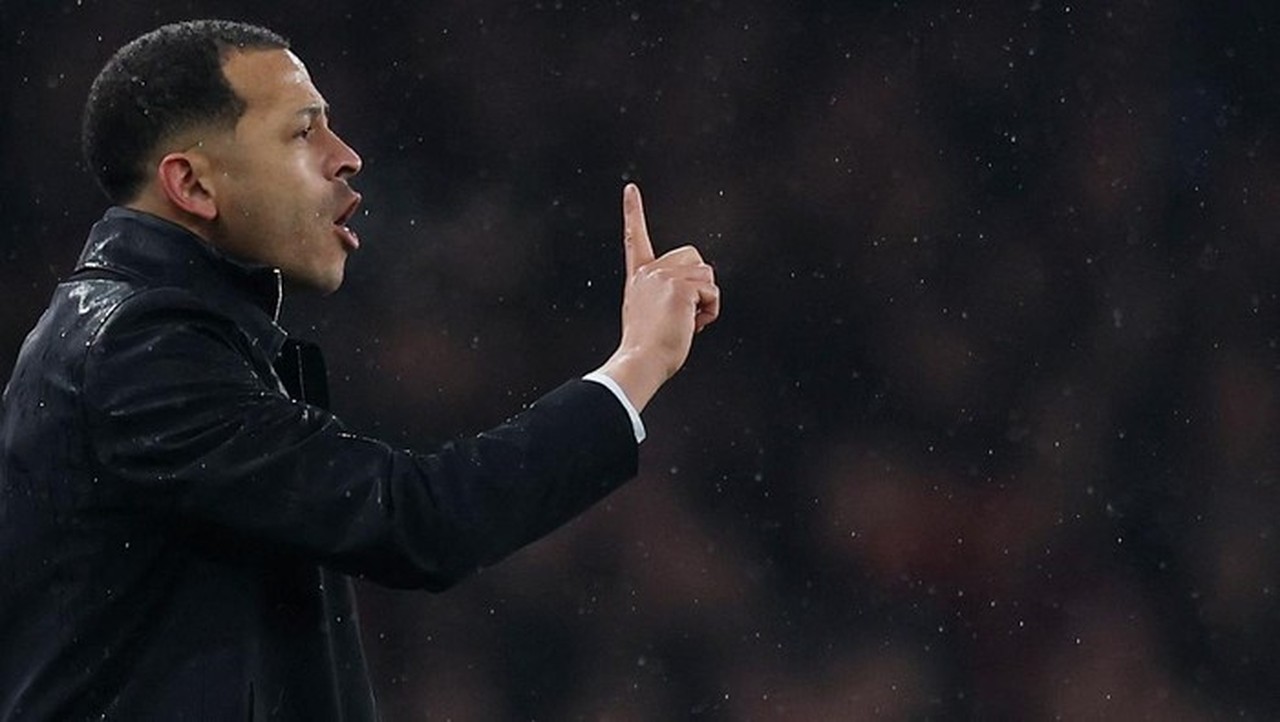 Taktik Liam Rosenior Dikritik Usai Chelsea Kalah dari Arsenal di Carabao Cup Taktik Liam Rosenior Dikritik Usai Chelsea Kalah dari Arsenal di Carabao Cup