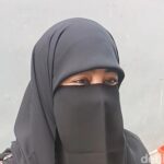 Umi Pipik Bahagia Jadi Nenek, Rela Lawan Arah Demi Gendong Cucu Kesayangan