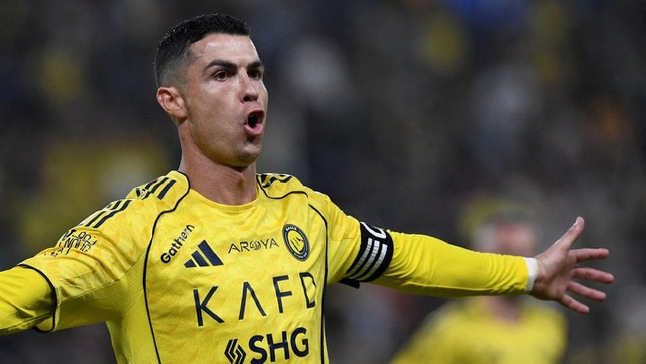 Cristiano Ronaldo Mogok Main di Al Nassr, Mohamed Salah Diisukan Gantikan Posisi