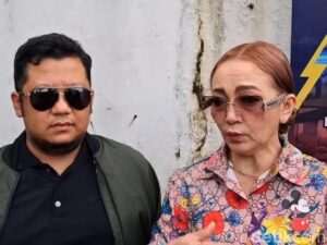 Firdha Razak Dampingi Anak Laporkan Istri yang Diduga Poliandri dan Nikah Siri