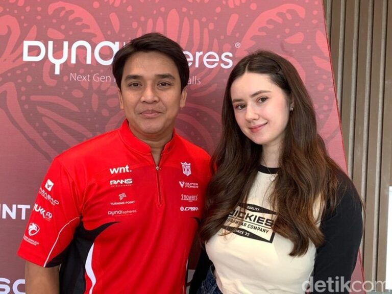 Billy Syahputra Jajal Turnamen Biliar Internasional, Istri Vika Kolesnaya Beri Dukungan Penuh