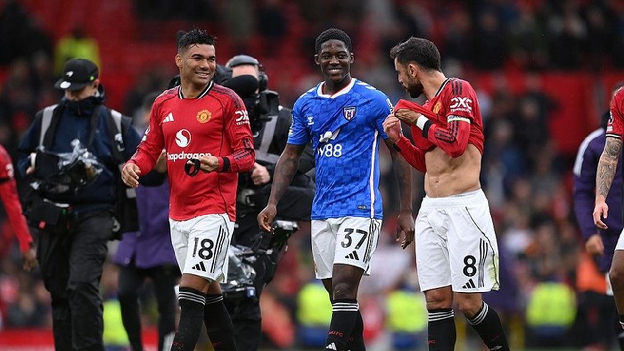 Carrick Sulap Tiga Gelandang MU: Mainoo Bersinar, Casemiro-Fernandes Makin Kreatif