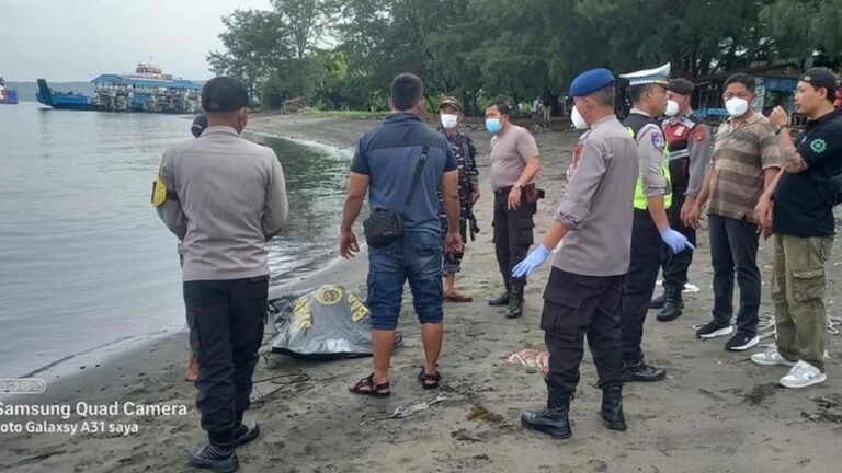 Evakuasi KMP Tunu Jaya Temukan Jasad Tanpa Kepala di Selat Bali Evakuasi KMP Tunu Jaya Temukan Jasad Tanpa Kepala di Selat Bali